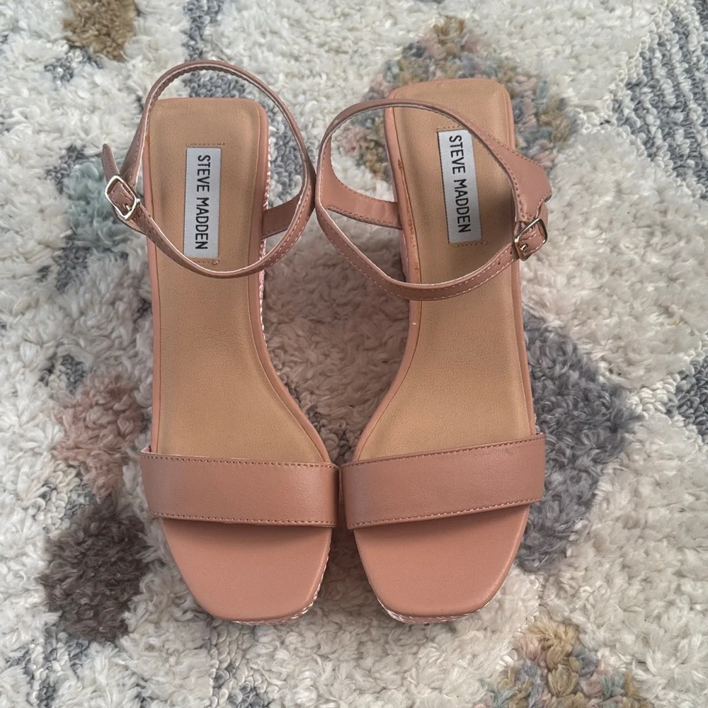 Steve Madden Women's Blush Pink Platform Sandals New without tags/no box